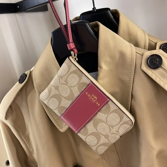 Coach Corner Zip Wristlet In Signature Canvas IM/Khaki Multi /Rouge - Picture 15 of 16